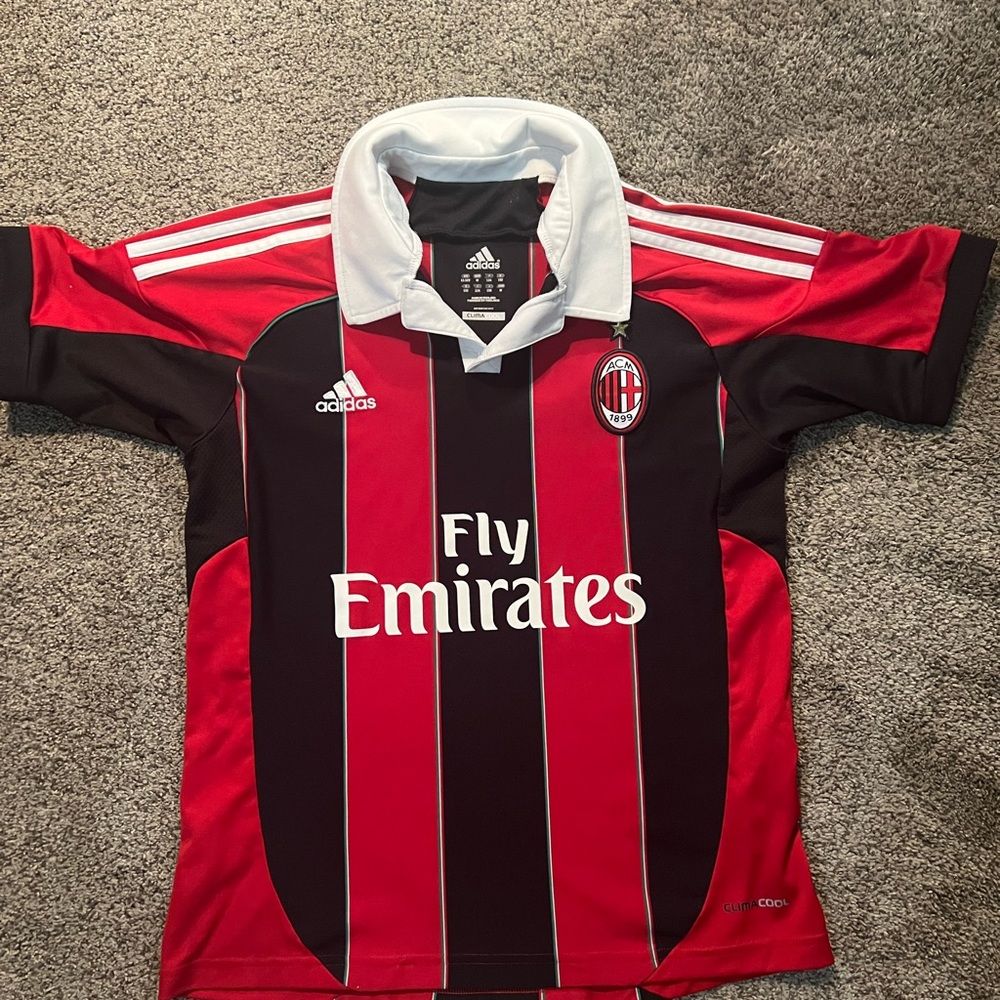 Boys AC Milan soccer jersey, medium